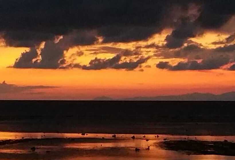 בית מלון כפרי Villas Light House   Eco Traditional Joglo