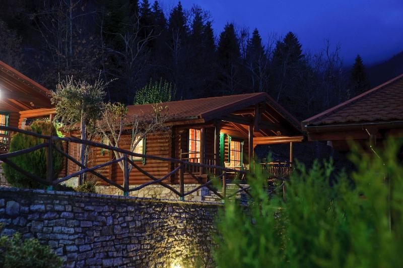 בית מלון כפרי Xenios Chalets