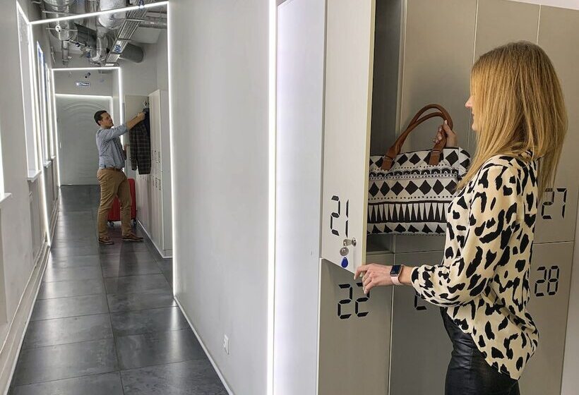 Buran Capsule Hotel   Hostel