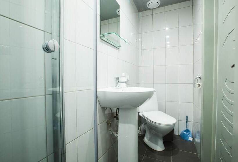 Buran Capsule Hotel   Hostel