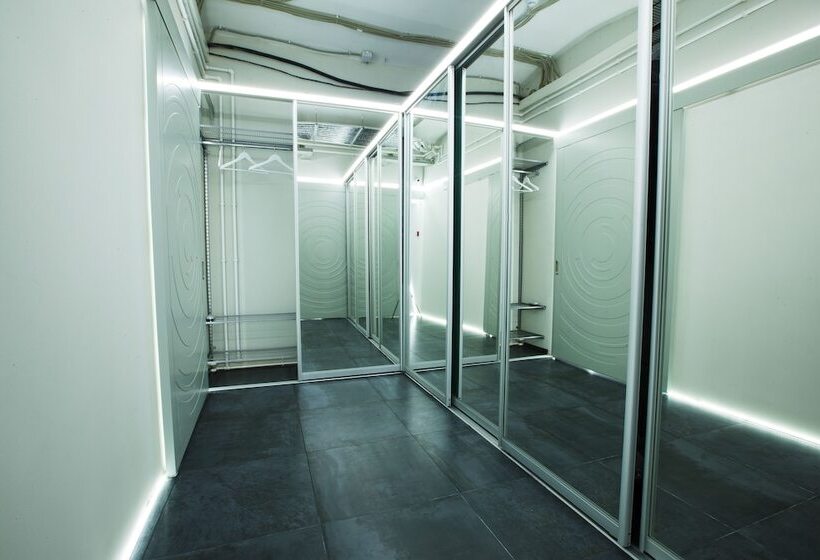 Buran Capsule Hotel   Hostel