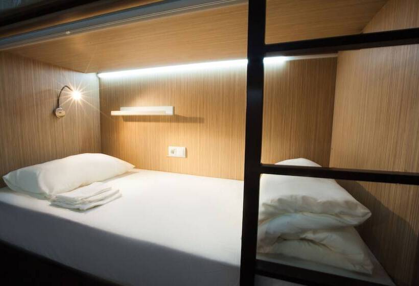 Buran Capsule Hotel   Hostel