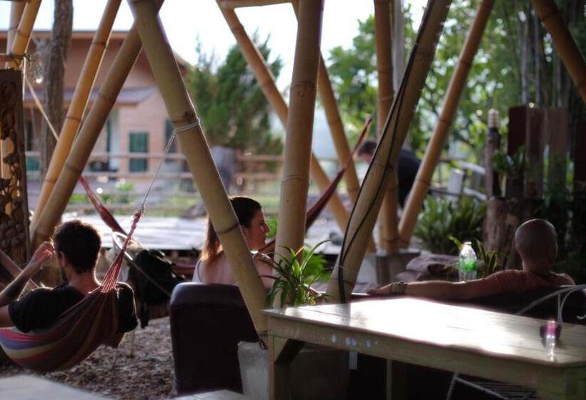 Отель Chilling Hill Guesthouse