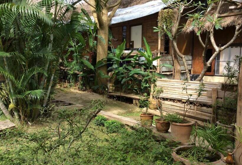 Отель Chilling Hill Guesthouse