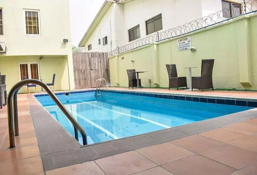 هتل Emerald Cove