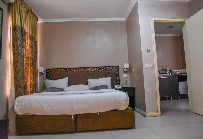 هتل Emerald Cove