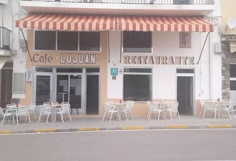 ホテル Hostal Restaurante Lujuan