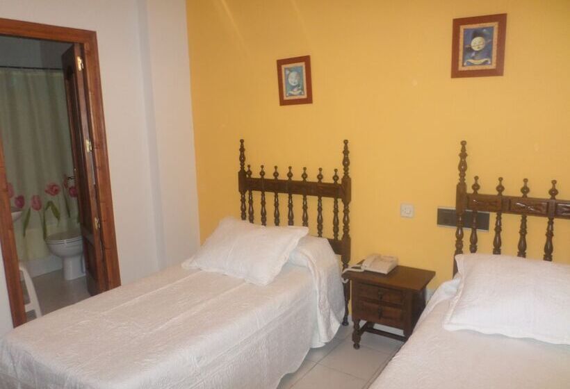 호텔 Hostal Restaurante Lujuan