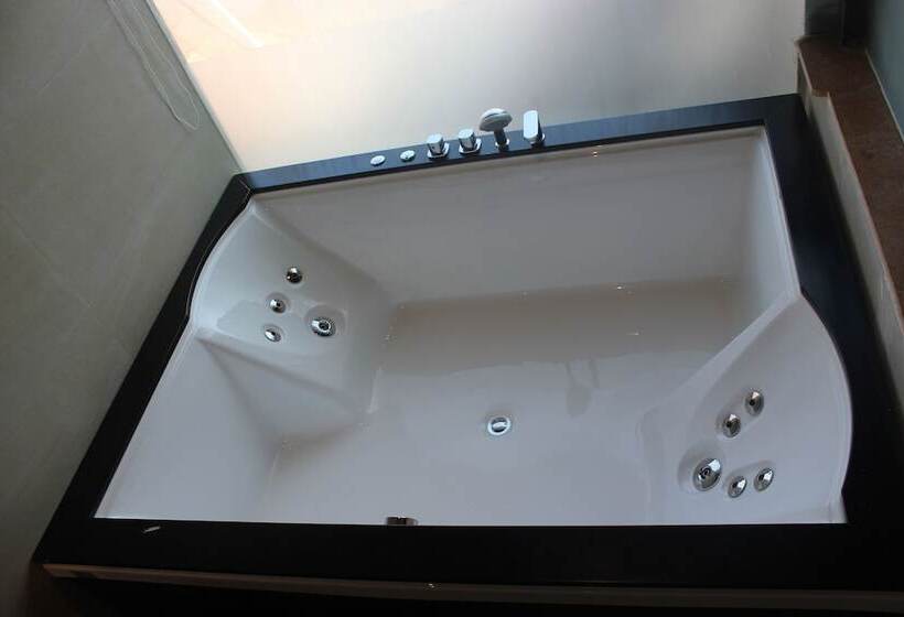 هتل Mystic Mountain