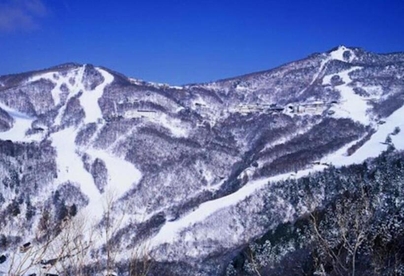 בית מלון כפרי Shiga Swiss Inn