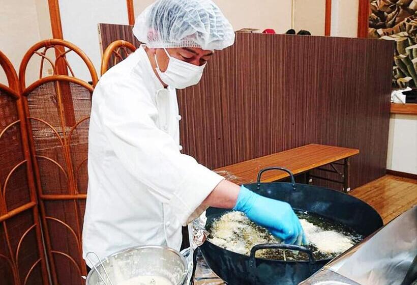 בית מלון כפרי Shiga Swiss Inn