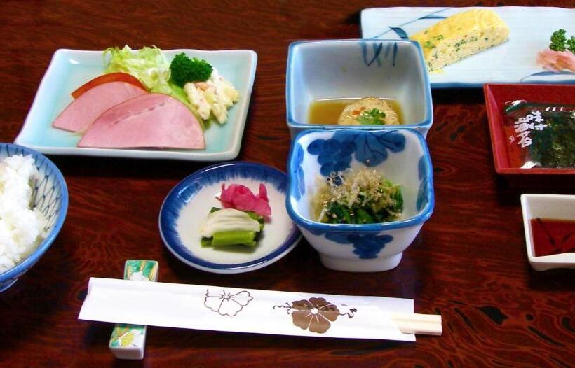 בית מלון כפרי Shiga Swiss Inn