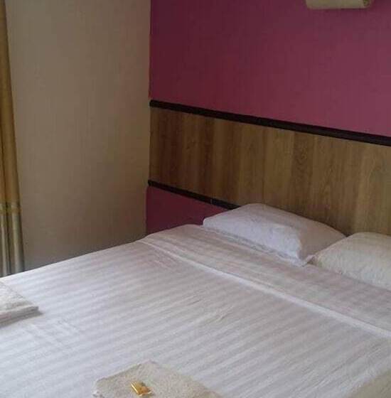 בית מלון כפרי The Garden Inn