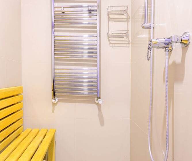 هتل Christina Plus