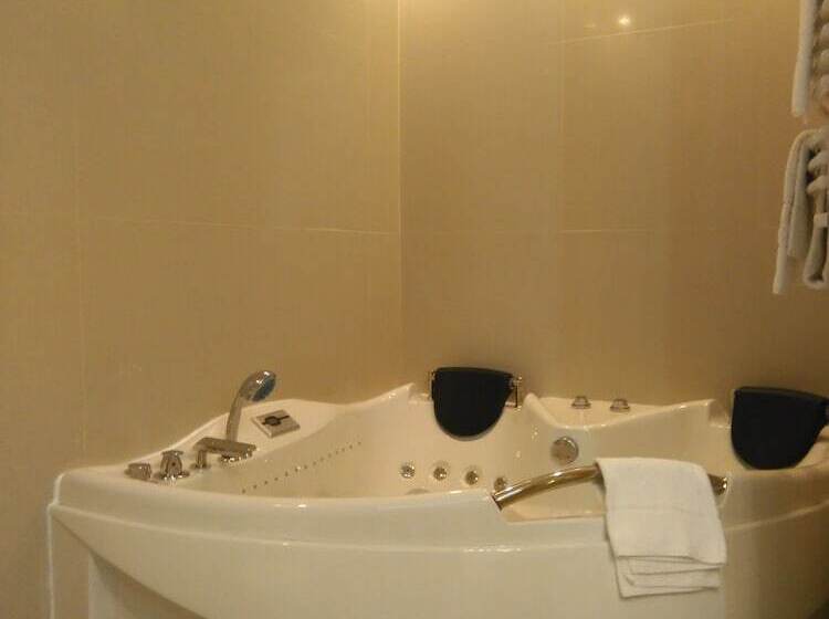 هتل Christina Plus