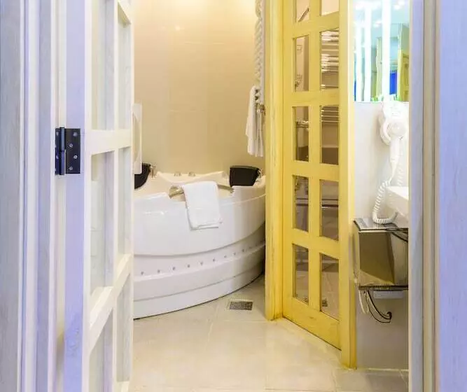 ホテル Christina Plus