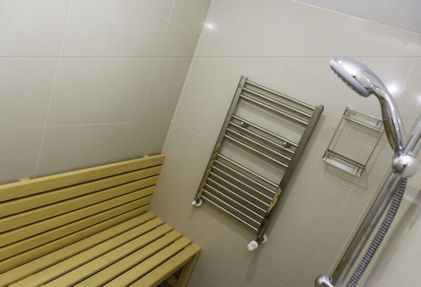 هتل Christina Plus