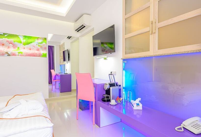 هتل Christina Plus