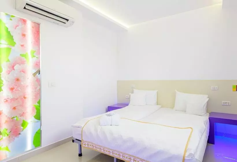 ホテル Christina Plus