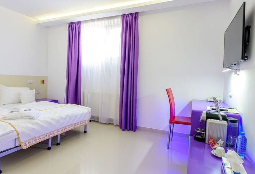 هتل Christina Plus