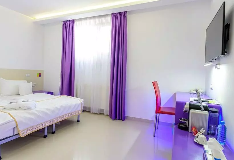 ホテル Christina Plus