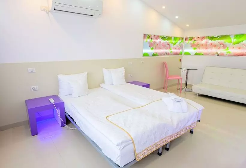 ホテル Christina Plus