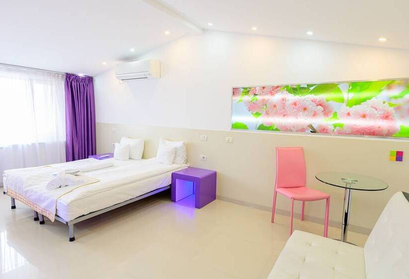 هتل Christina Plus