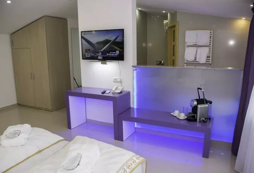 ホテル Christina Plus