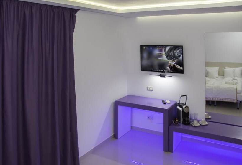 هتل Christina Plus