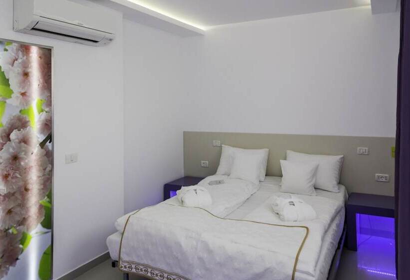 هتل Christina Plus