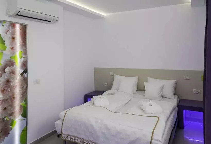 ホテル Christina Plus