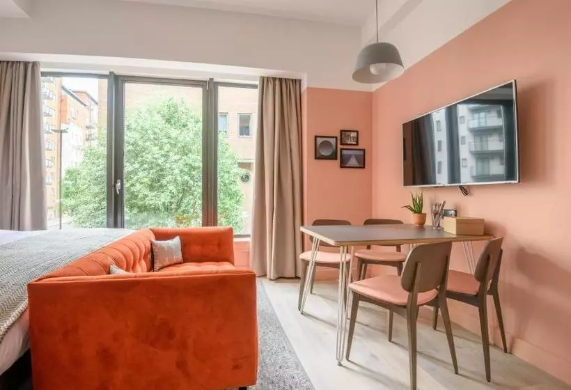 ホテル Room2 Southampton Hometel