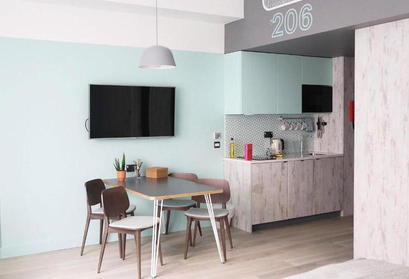 酒店 Room2 Southampton Hometel