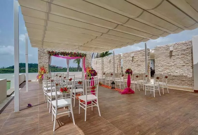 هتل Royalton Antigua, An Autograph Collection All Inclusive Resort