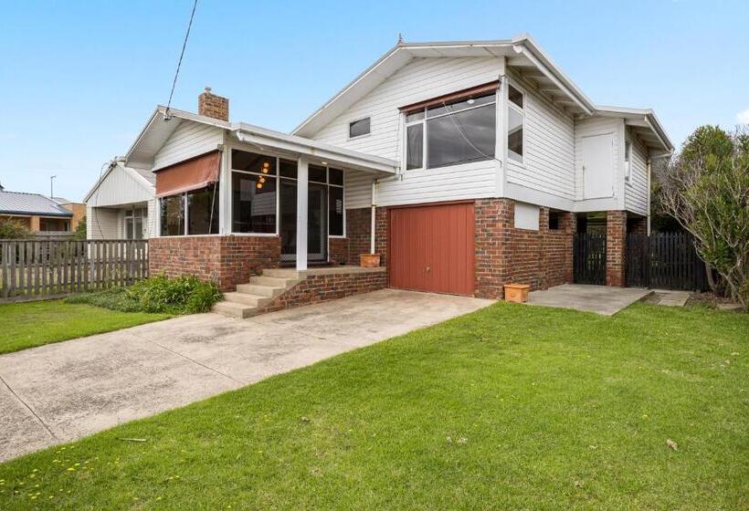 Beach Front Beauty   Ocean Front Views