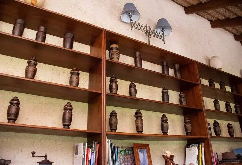 تختخواب و صبحانه Demeure Des Huiles Précieuses