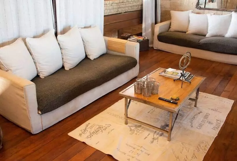 تختخواب و صبحانه Demeure Des Huiles Précieuses