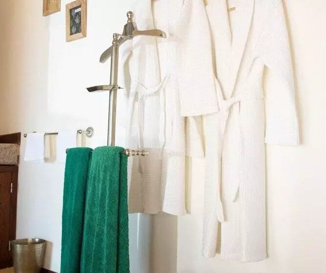 تختخواب و صبحانه Demeure Des Huiles Précieuses