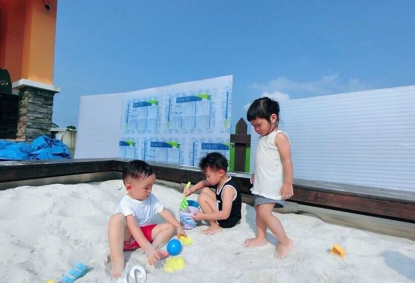 تختخواب و صبحانه Orange Castle