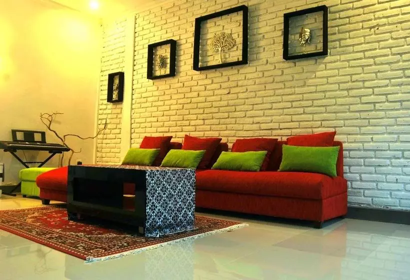 تختخواب و صبحانه Winaposa Villas And Warung Pudak