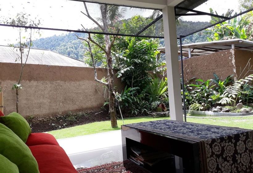 Bed and Breakfast Winaposa Villas And Warung Pudak