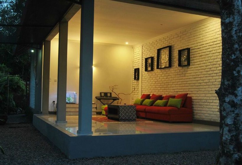 Bed and Breakfast Winaposa Villas And Warung Pudak