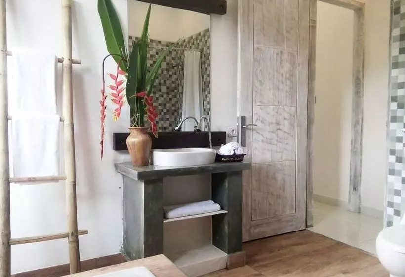 تختخواب و صبحانه Winaposa Villas And Warung Pudak