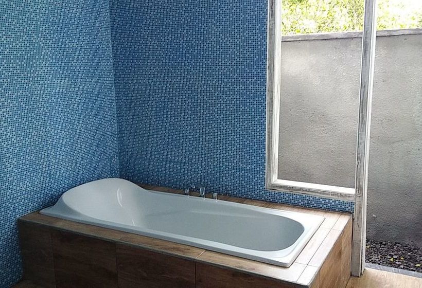 Bed and Breakfast Winaposa Villas And Warung Pudak