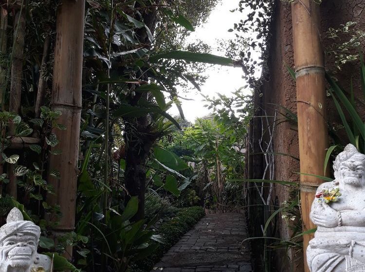 Bed and Breakfast Winaposa Villas And Warung Pudak