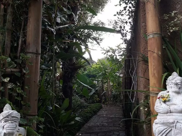 تختخواب و صبحانه Winaposa Villas And Warung Pudak