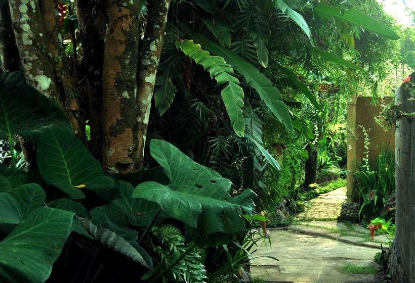 Bed and Breakfast Winaposa Villas And Warung Pudak