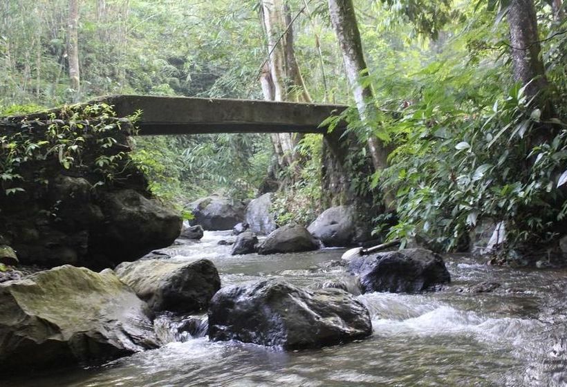 Bed and Breakfast Winaposa Villas And Warung Pudak