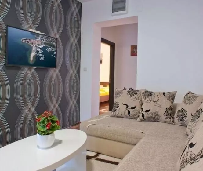 B&t Apartments