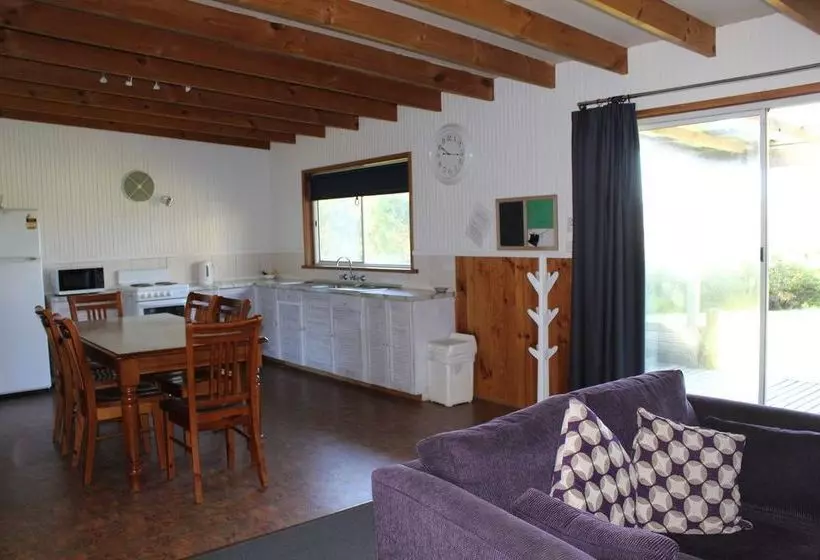 Clifton Beach Lodge